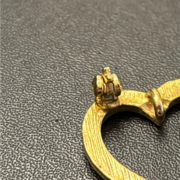 Vintage Gold Colored Heart Brooch/Pendant with Crystal Diamond Accent - Picture 7 of 10